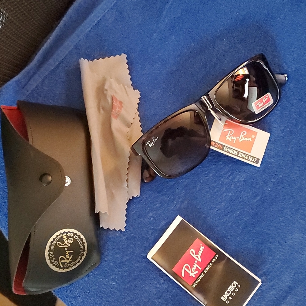 Ray-Ban unisex sunglasses